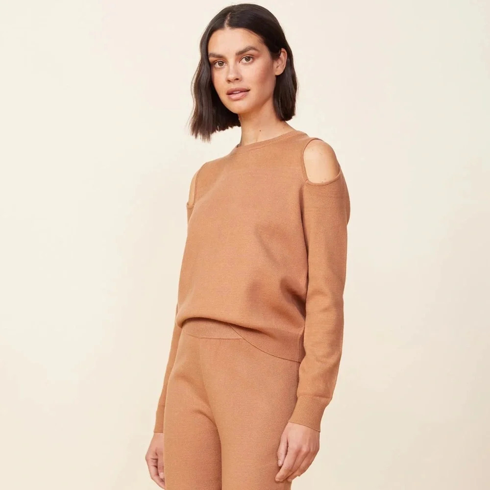Monrow Supersoft Sweater Knit Cut Out Sweatshirt Open Shoulder Doe Camel Tan S